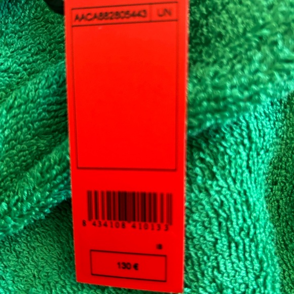 New Carolina Herrera Beach Towel     Brand new!! One still has the tag on it - Picture 7 of 7